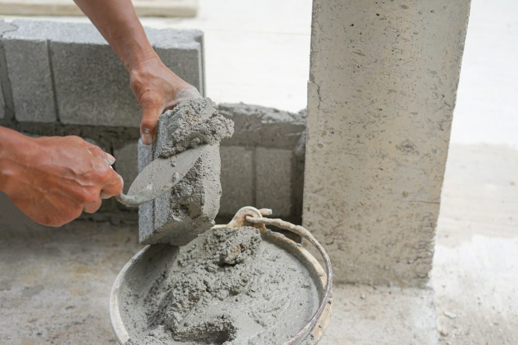 Silica sand is sued for concrete.